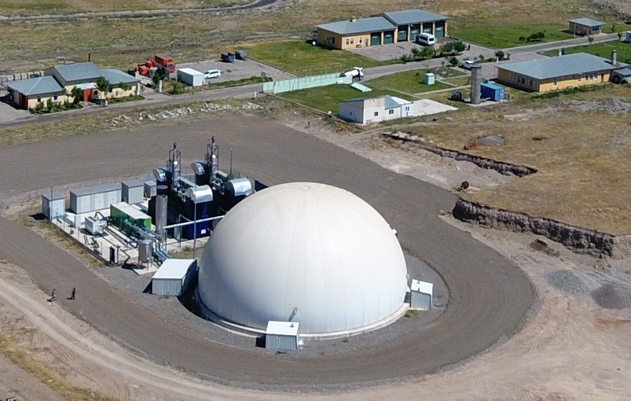 Erzurum tesisi — gaz balonu ve saha binaları