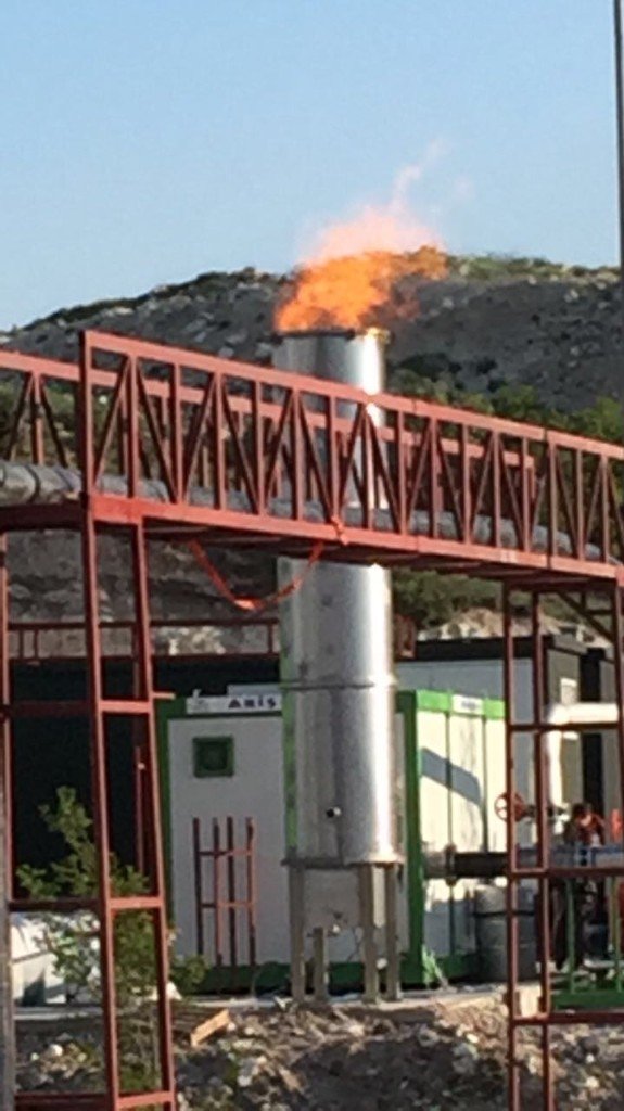 Kütahya tesisi — gaz yakma bacası